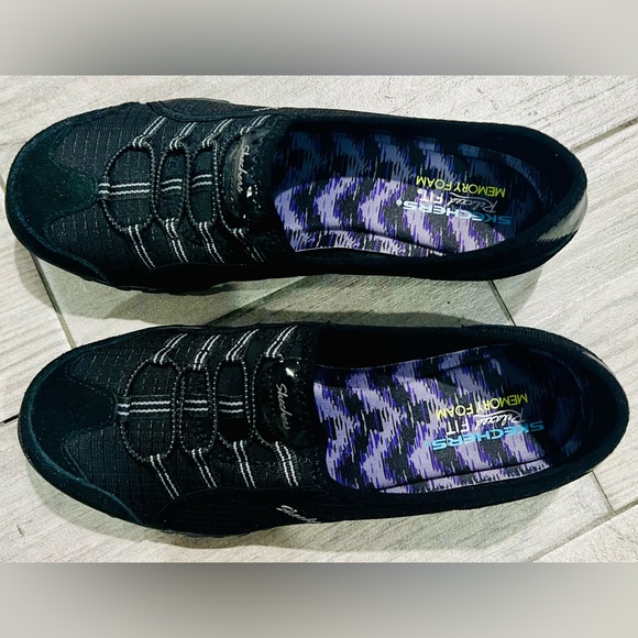 Sketchers relaxed fit memory foam. Size 9 - Picture 3 of 3